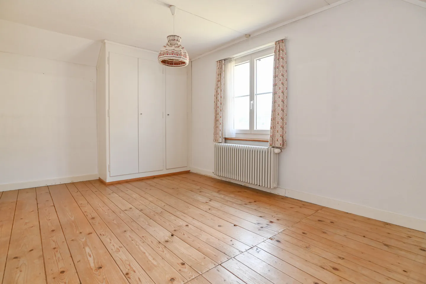 Freistehendes Haus mit grossem Garten - Foto 10 von 13