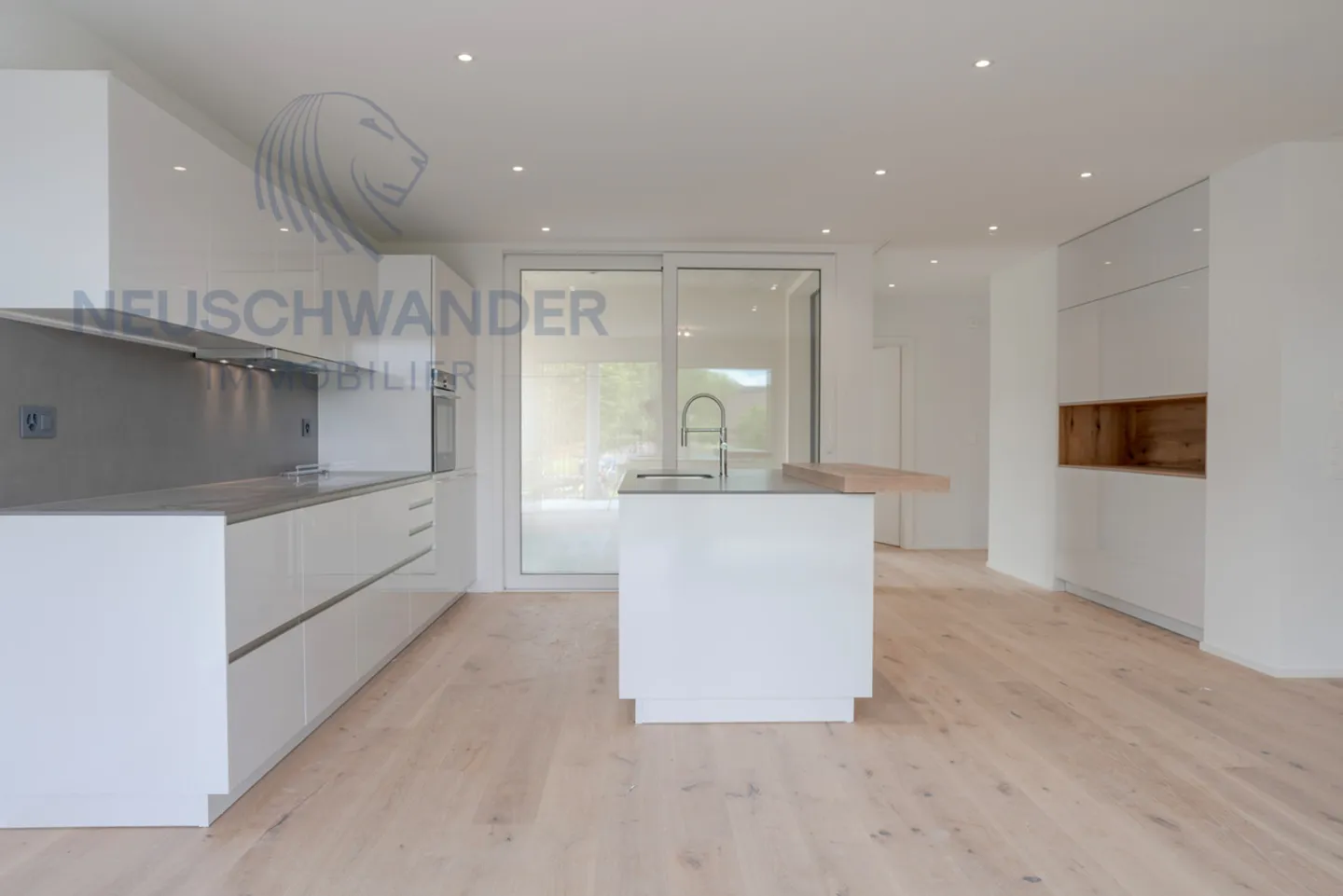 Contemporary design for this splendid penthouse surrounded by greenery - Photo 2 of 7