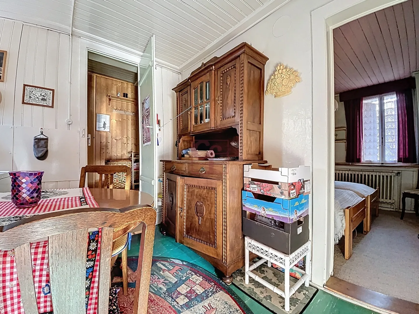 Château-d'Oex - Village house with 2 apartments to renovate - Photo 6 of 24