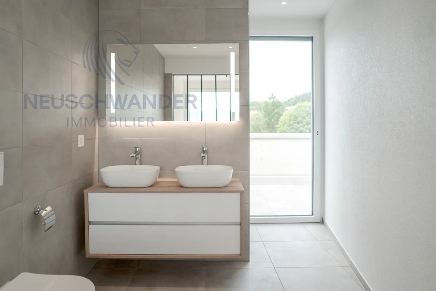 Contemporary design for this splendid penthouse surrounded by greenery - Photo 6 of 7