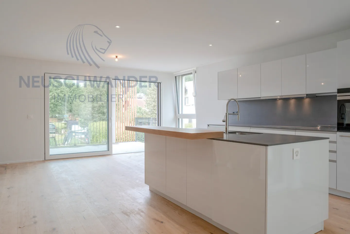 Contemporary design for this splendid penthouse surrounded by greenery - Photo 5 of 7