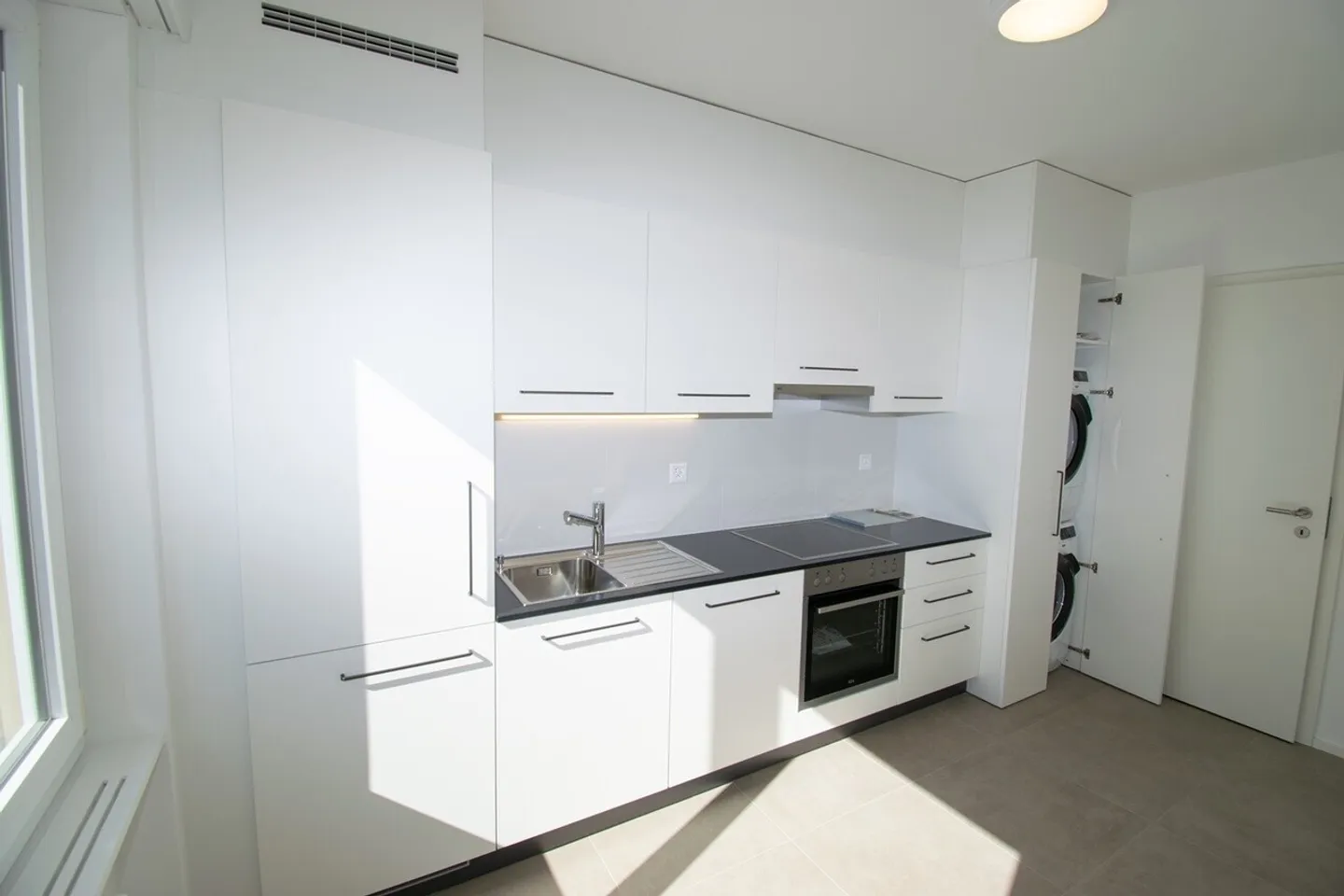 Appartamento moderno e recentemente ristrutturato in posizione centrale - Foto 2 di 12