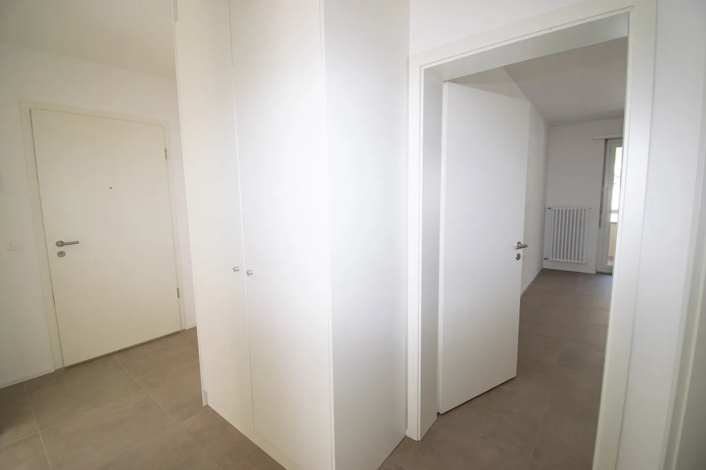Appartamento moderno e recentemente ristrutturato in posizione centrale - Foto 3 di 12