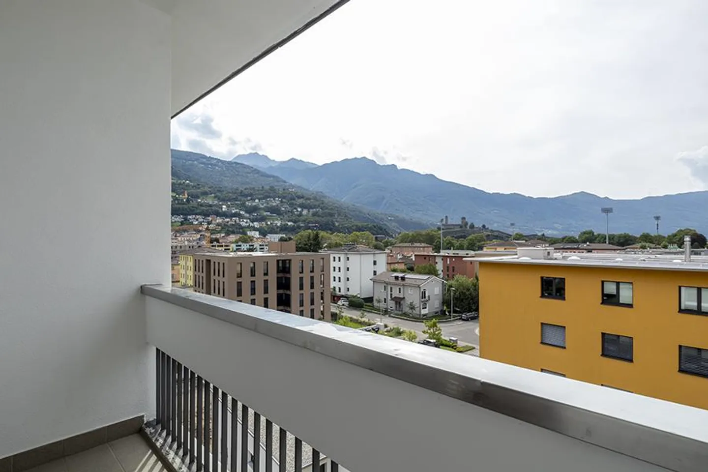 BEQUEME 2.5 ZIMMER IN BELLINZONA - Foto 3 von 8