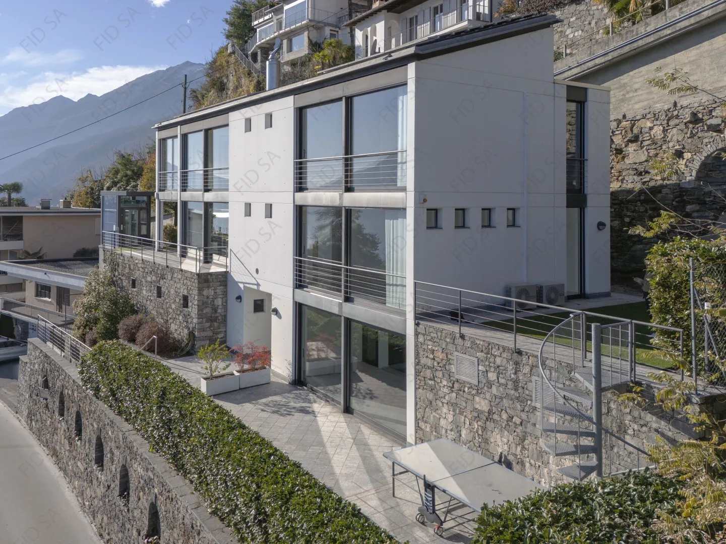 Villa con vista a 180° sul Lago Maggiore - Foto 1 di 25