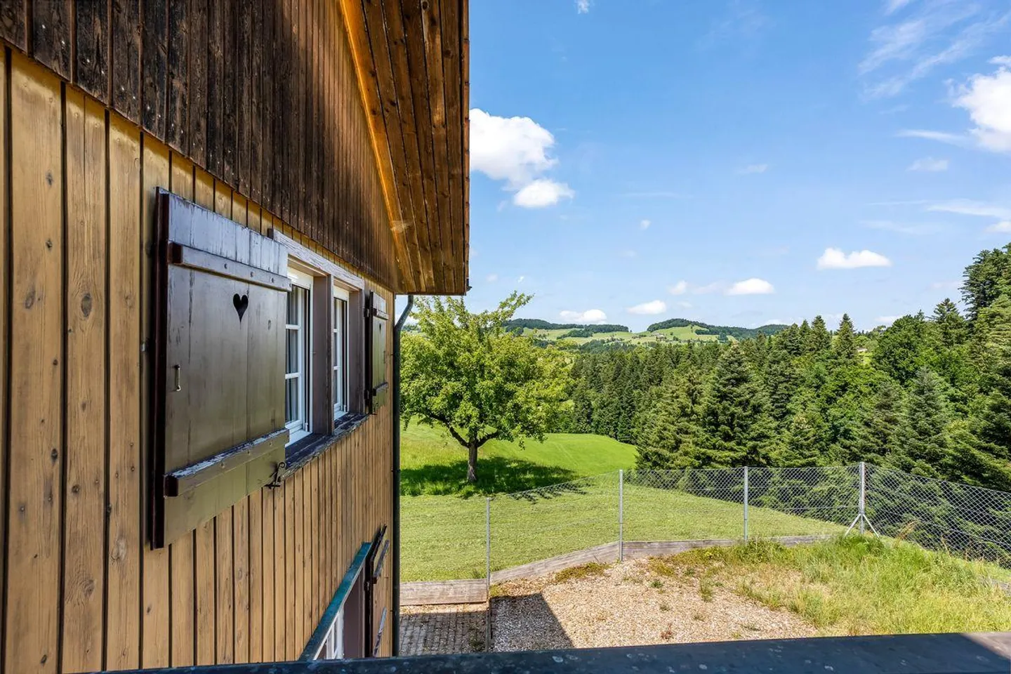 This real estate gem is a dreamy and unique oasis in nature - Photo 4 of 13