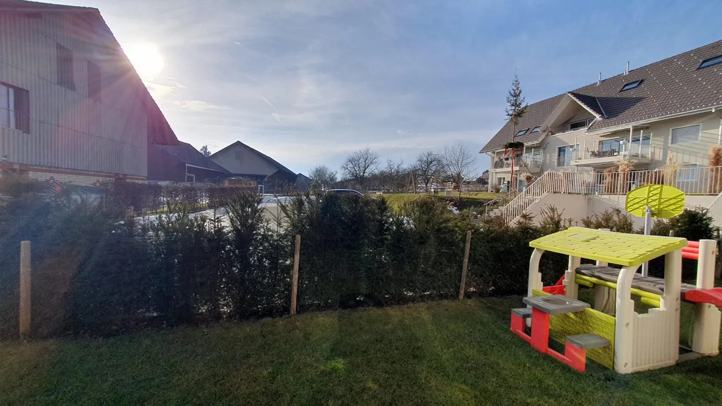 Appartement de jardin moderne de 4 ½ pièces avec espace extérieur ensoleillé - Photo 15 sur 18