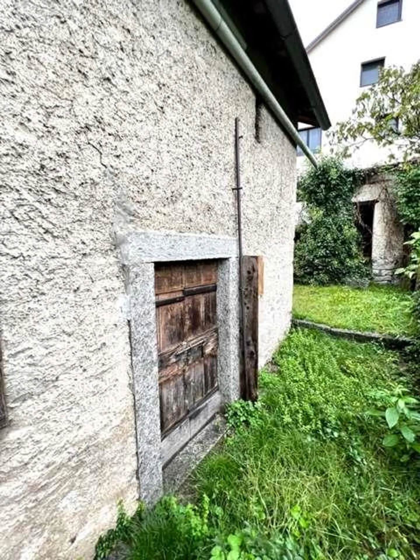Ampia casa ticinese con 6,5 stanze e giardino - Foto 2 di 13
