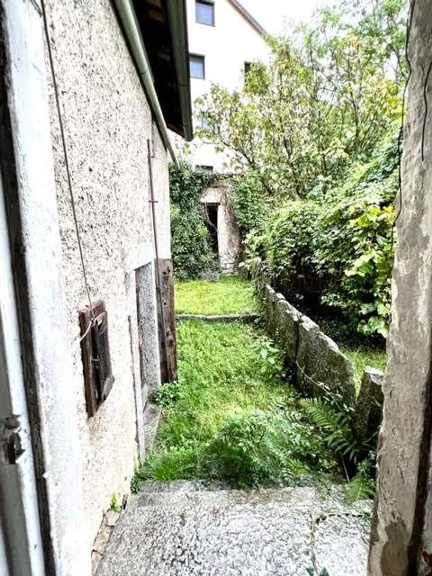 Ampia casa ticinese con 6,5 stanze e giardino - Foto 11 di 13