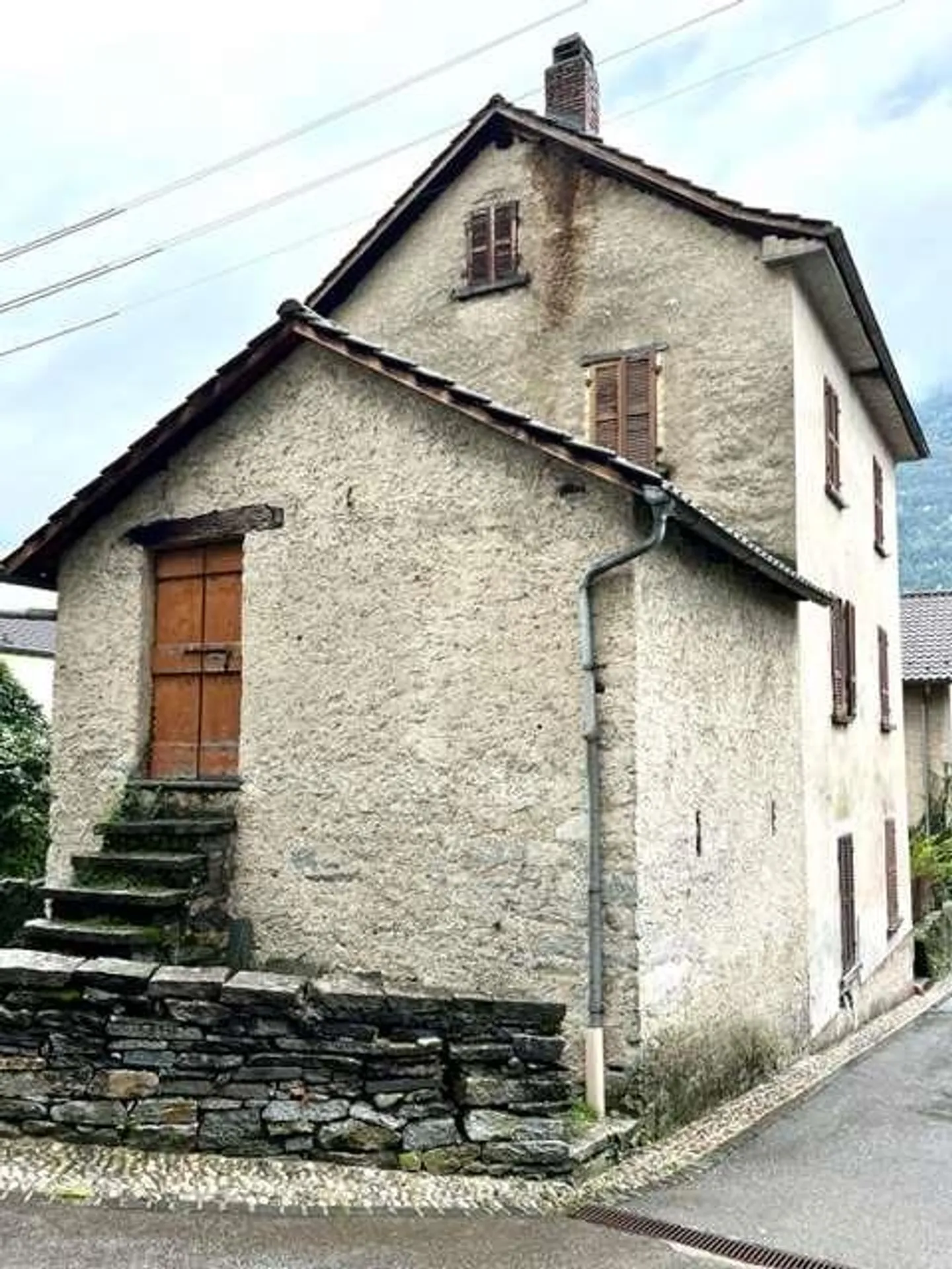 Ampia casa ticinese con 6,5 stanze e giardino - Foto 12 di 13