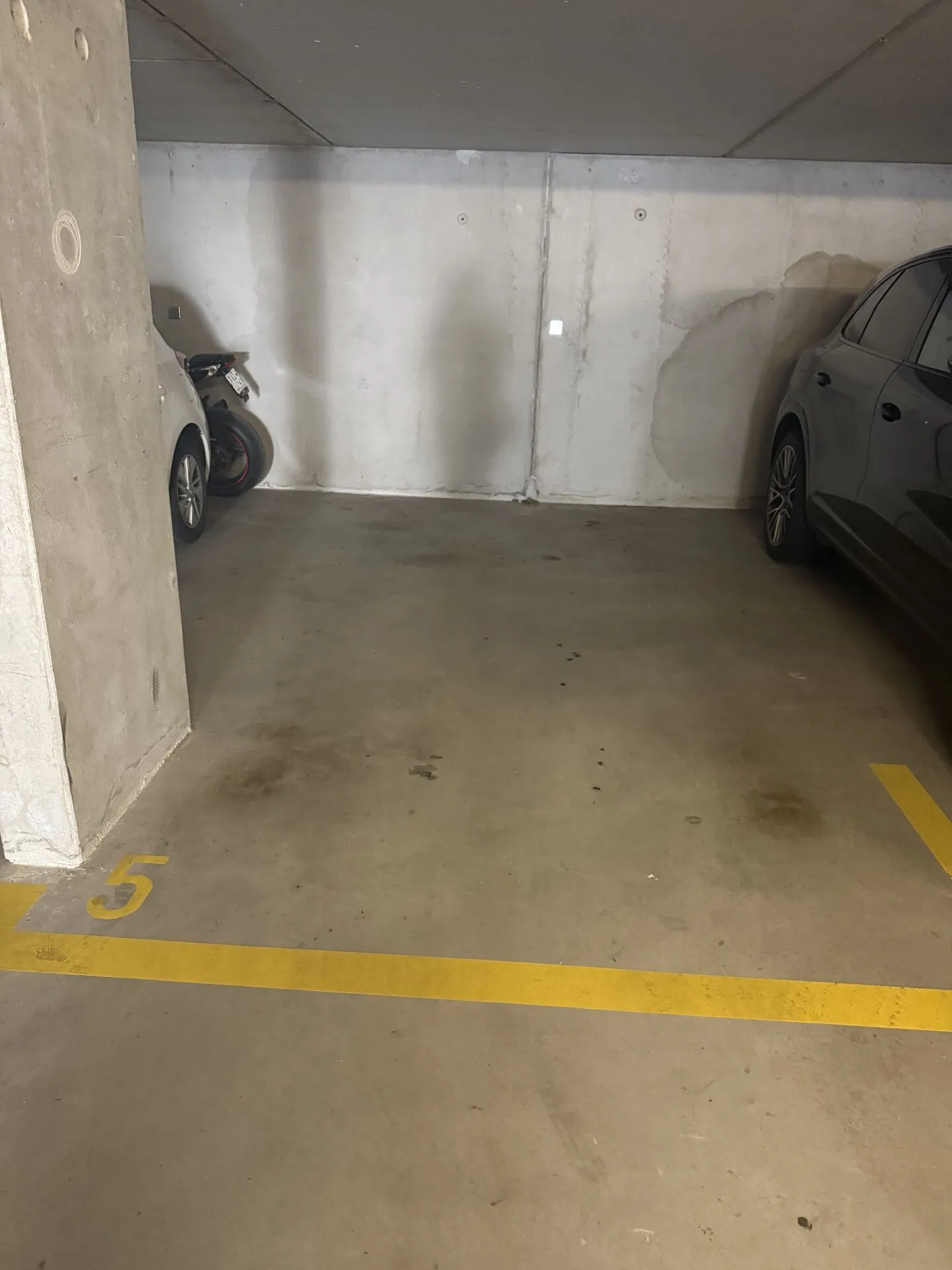 Posto auto interno - Foto 1 di 1