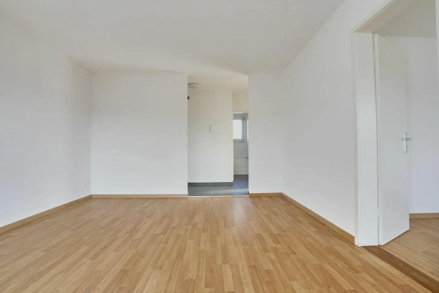 Modern 4-room apartment in a quiet location in Frauenfeld - Photo 5 of 11