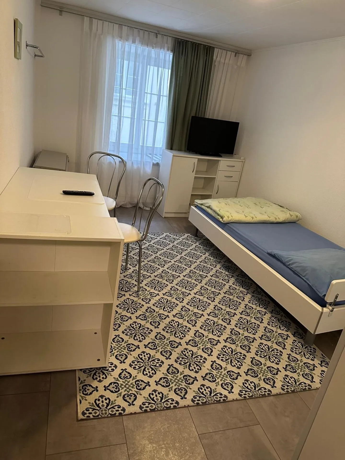 Möbliertes WG-Zimmer zu Vermieten! Zentral in Bremgarten - Foto 2 von 4
