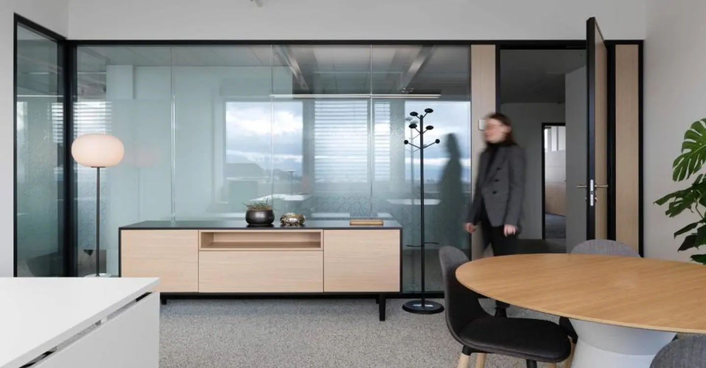 Magnificent office spaces with lake view for rent in Lausanne - Photo 2 of 7