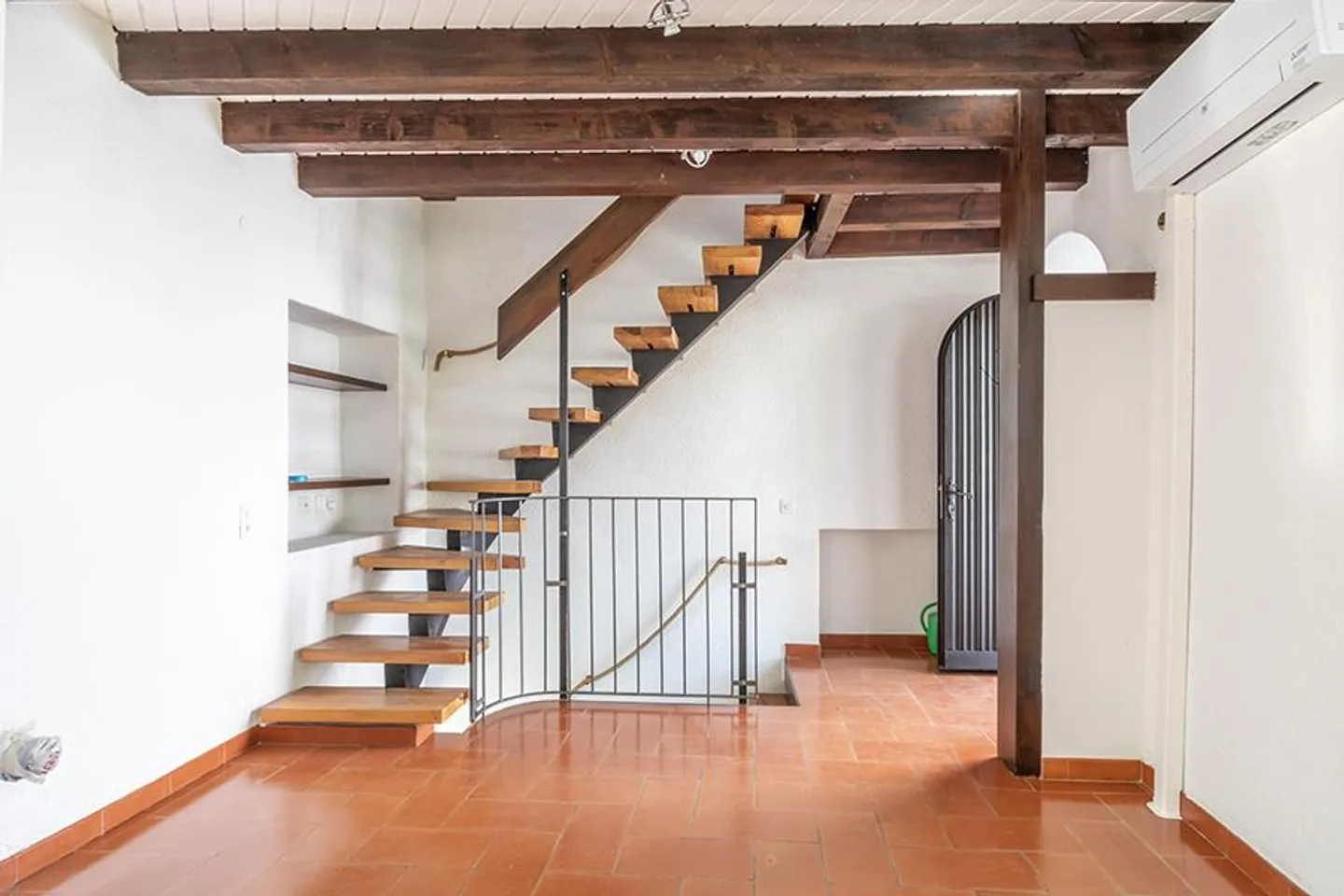 MAISON ROMANTIQUE AVEC JARDIN À BELLINZONA - Photo 7 sur 17