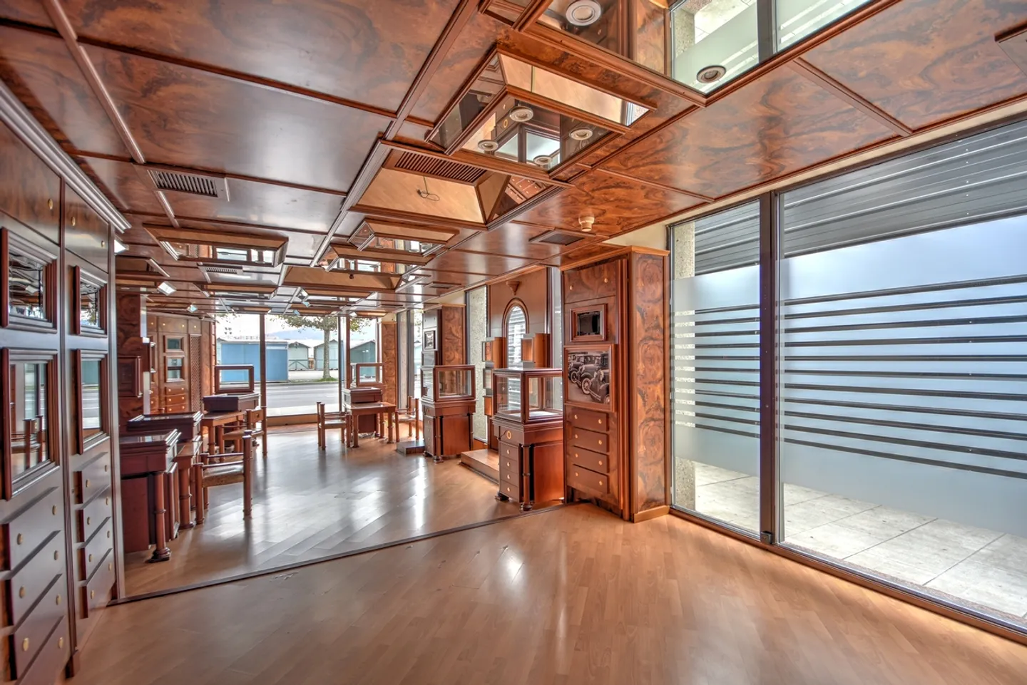 Arcade - Photo 4 of 5