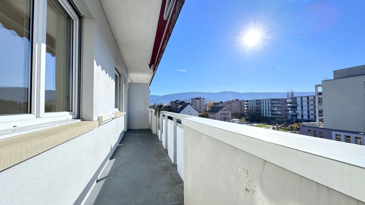 Spacieux appartement de 4.5 pièces avec vue imprenable à Delémont - Photo 3 sur 13