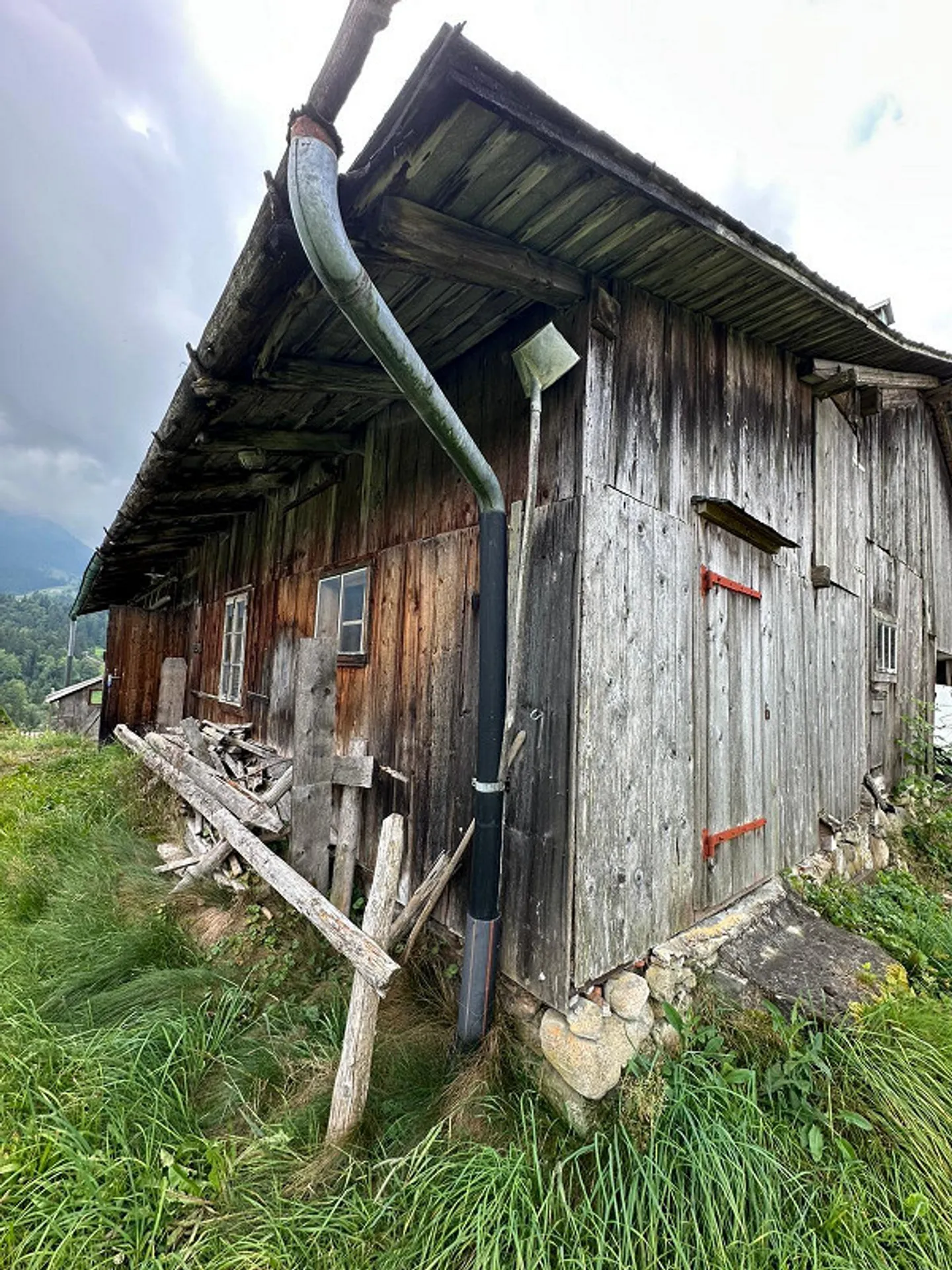 Edificio residenziale con fienile e capanno in legno in una posizione molto bella con vista - Foto 5 di 20