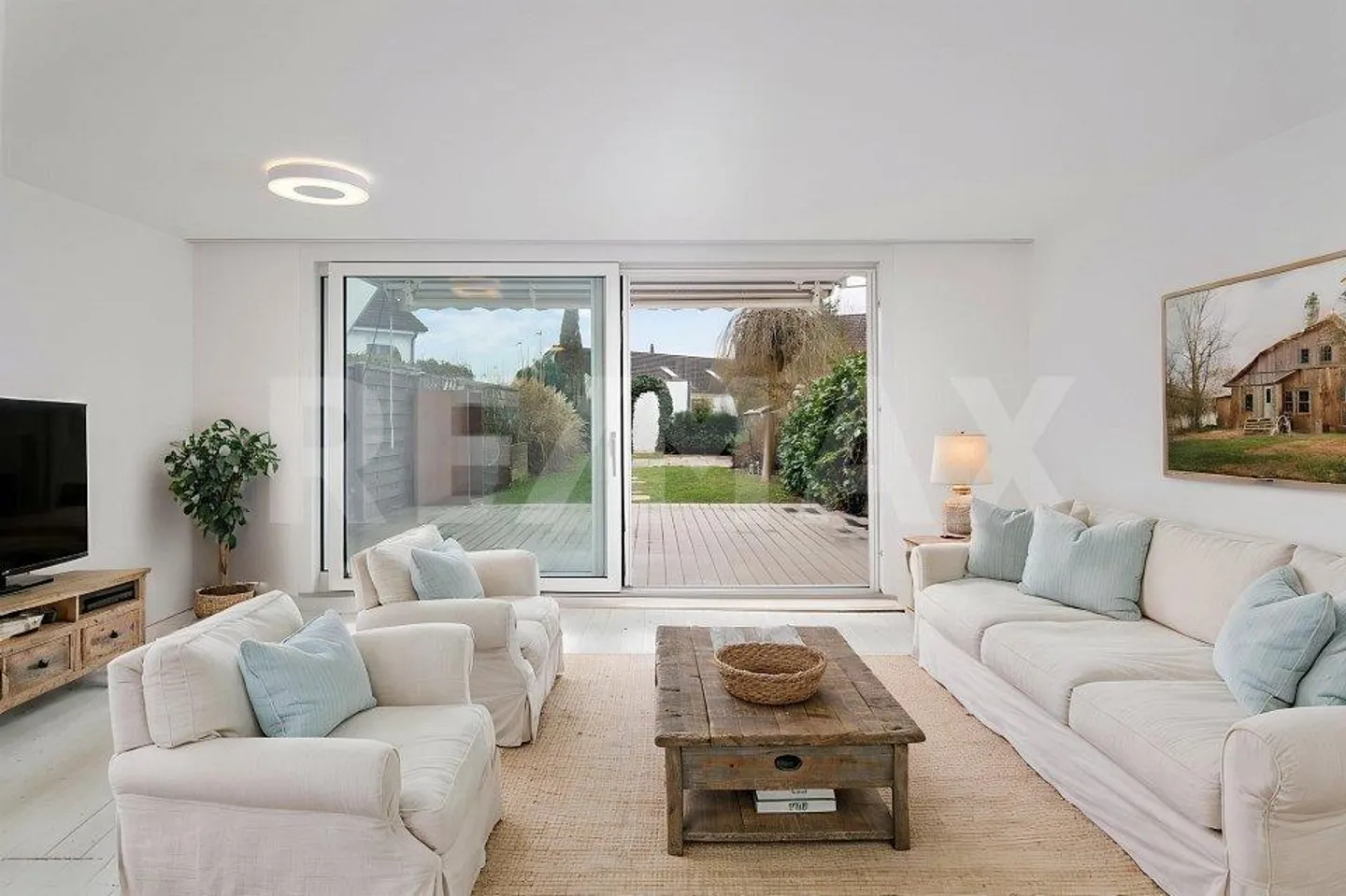 Vivere in modo intelligente in una casa a schiera centrale: Spazio per la famiglia e due auto - Foto 1 di 13