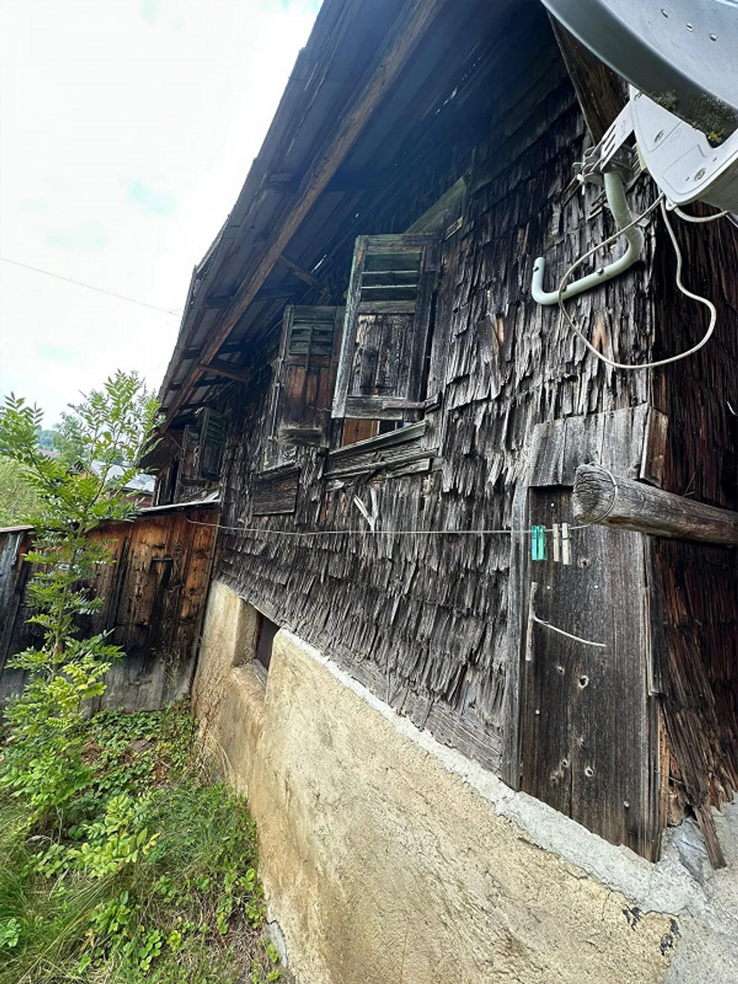 Edificio residenziale con fienile e capanno in legno in una posizione molto bella con vista - Foto 6 di 20