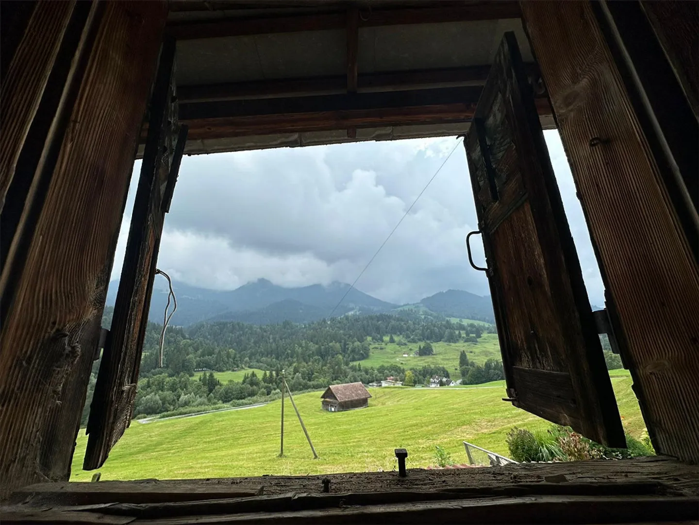 Edificio residenziale con fienile e capanno in legno in una posizione molto bella con vista - Foto 7 di 20