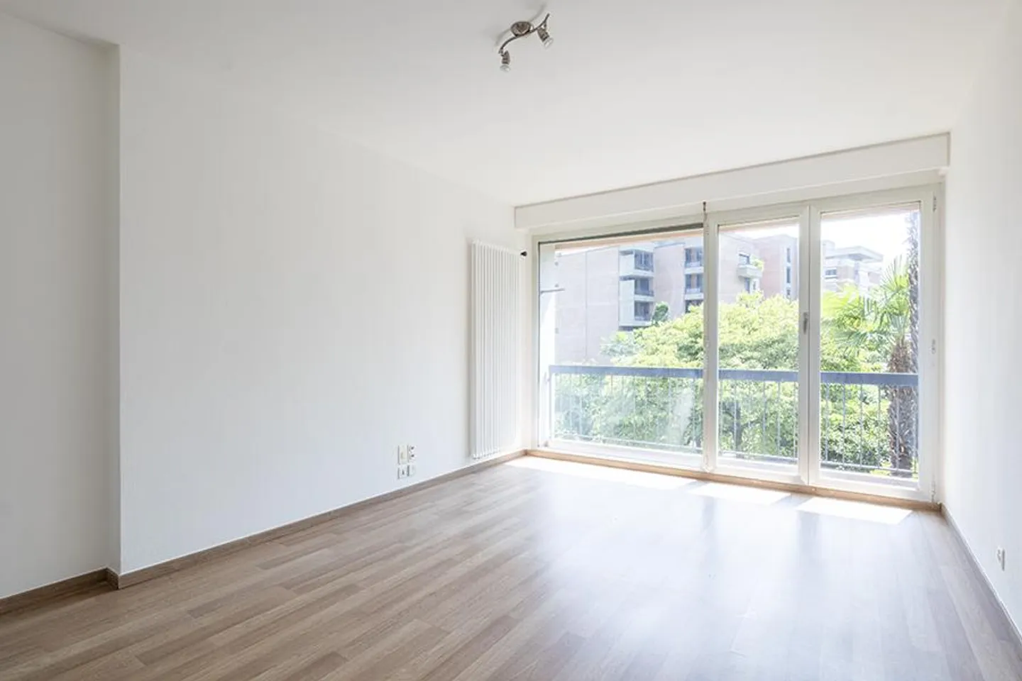 WIRTSCHAFTLICHES STUDIO IN MINUSIO - Foto 1 von 5