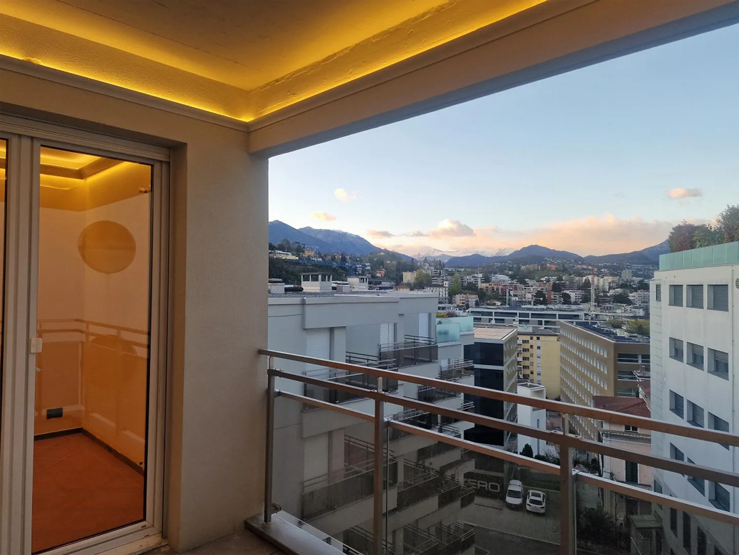 Attic Dream in Paradiso: New 3.5-Room Apartment with Panoramic View - Photo 4 of 30