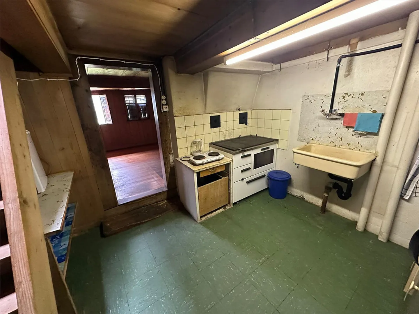 Edificio residenziale con fienile e capanno in legno in una posizione molto bella con vista - Foto 14 di 20