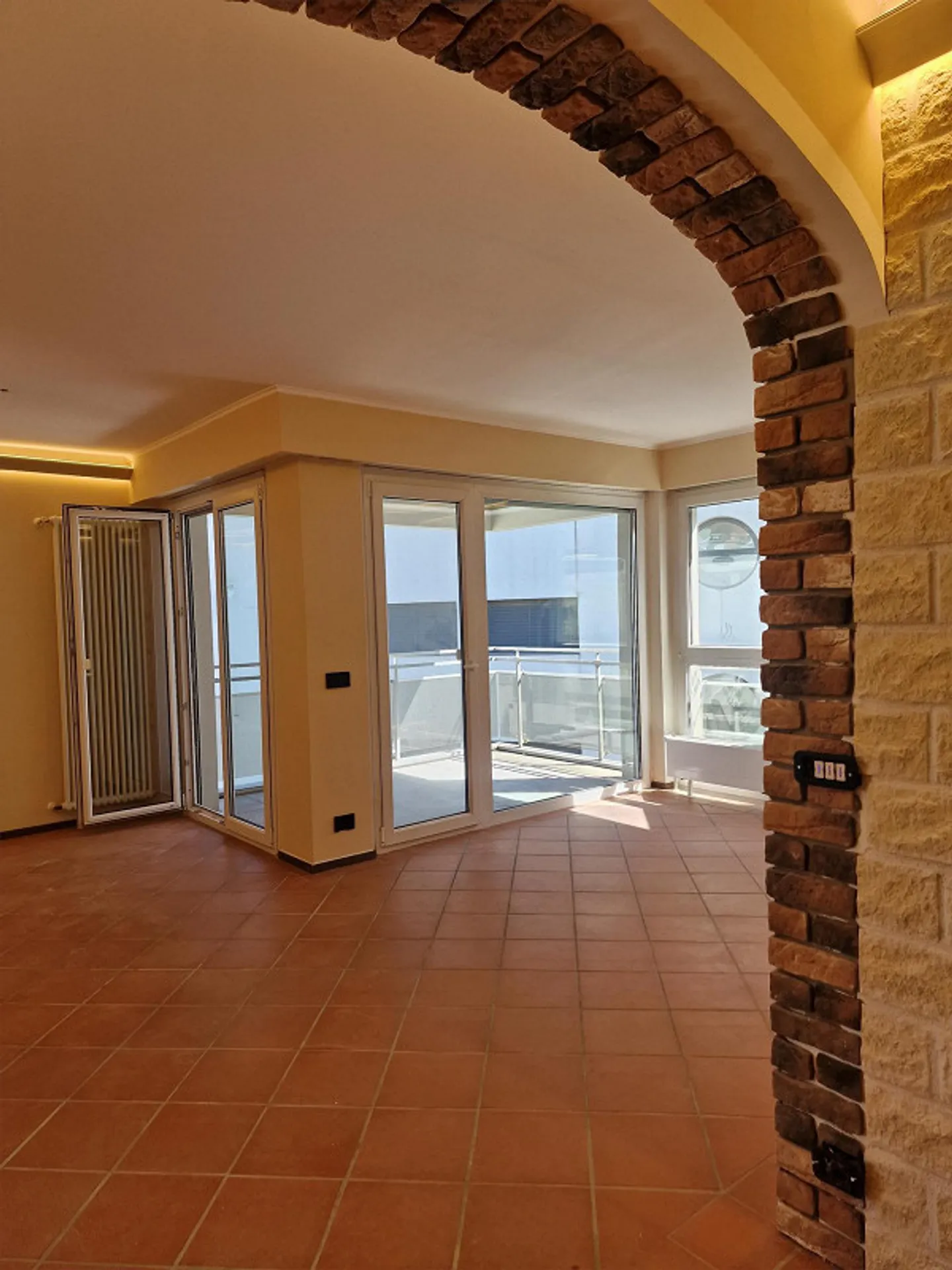 Attic Dream in Paradiso: New 3.5-Room Apartment with Panoramic View - Photo 9 of 30