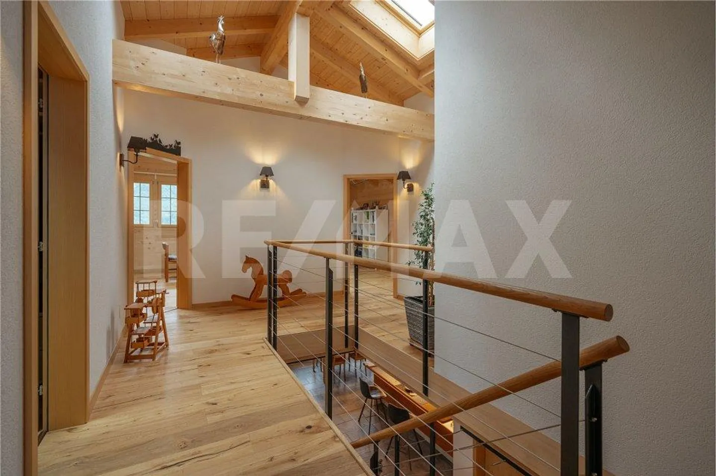 Chalet in legno tradizionale incontra l'architettura moderna - Foto 7 di 13