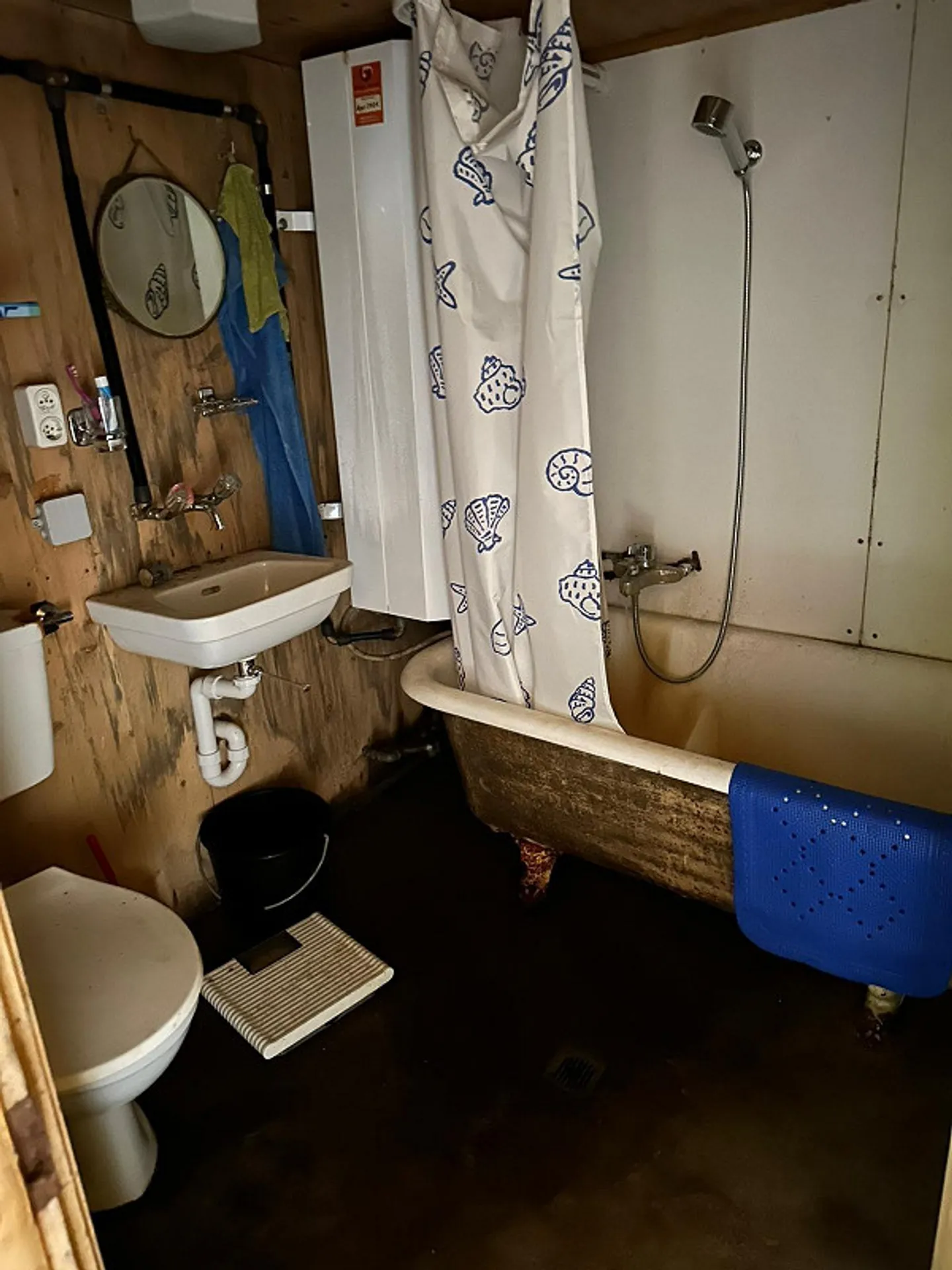 Edificio residenziale con fienile e capanno in legno in una posizione molto bella con vista - Foto 15 di 20