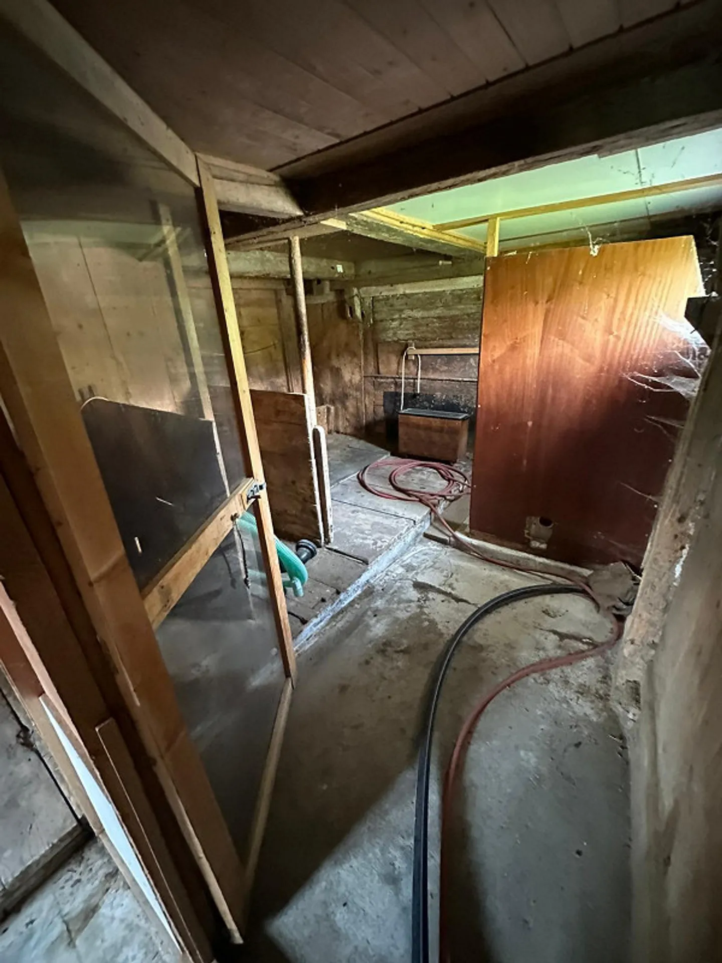 Edificio residenziale con fienile e capanno in legno in una posizione molto bella con vista - Foto 18 di 20