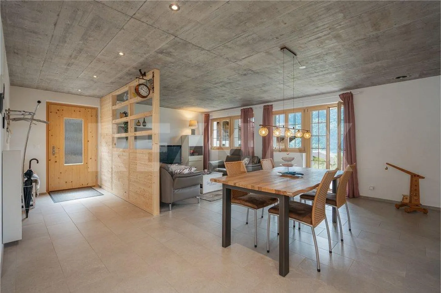 Chalet in legno tradizionale incontra l'architettura moderna - Foto 10 di 13