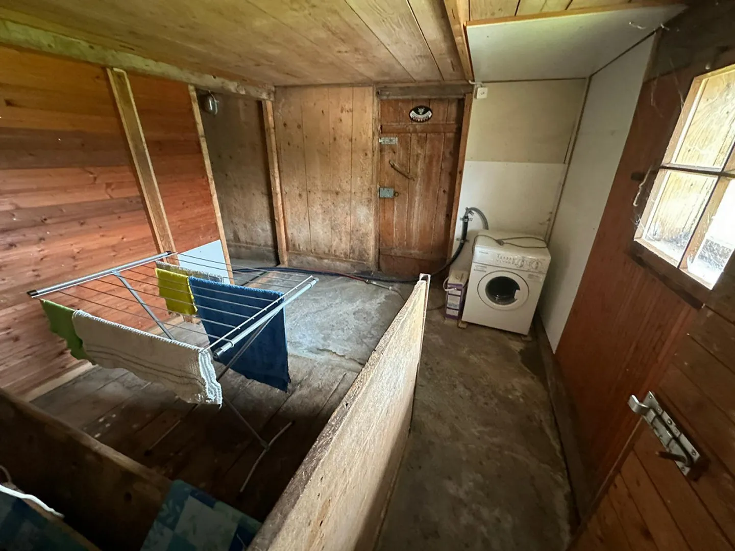 Edificio residenziale con fienile e capanno in legno in una posizione molto bella con vista - Foto 19 di 20