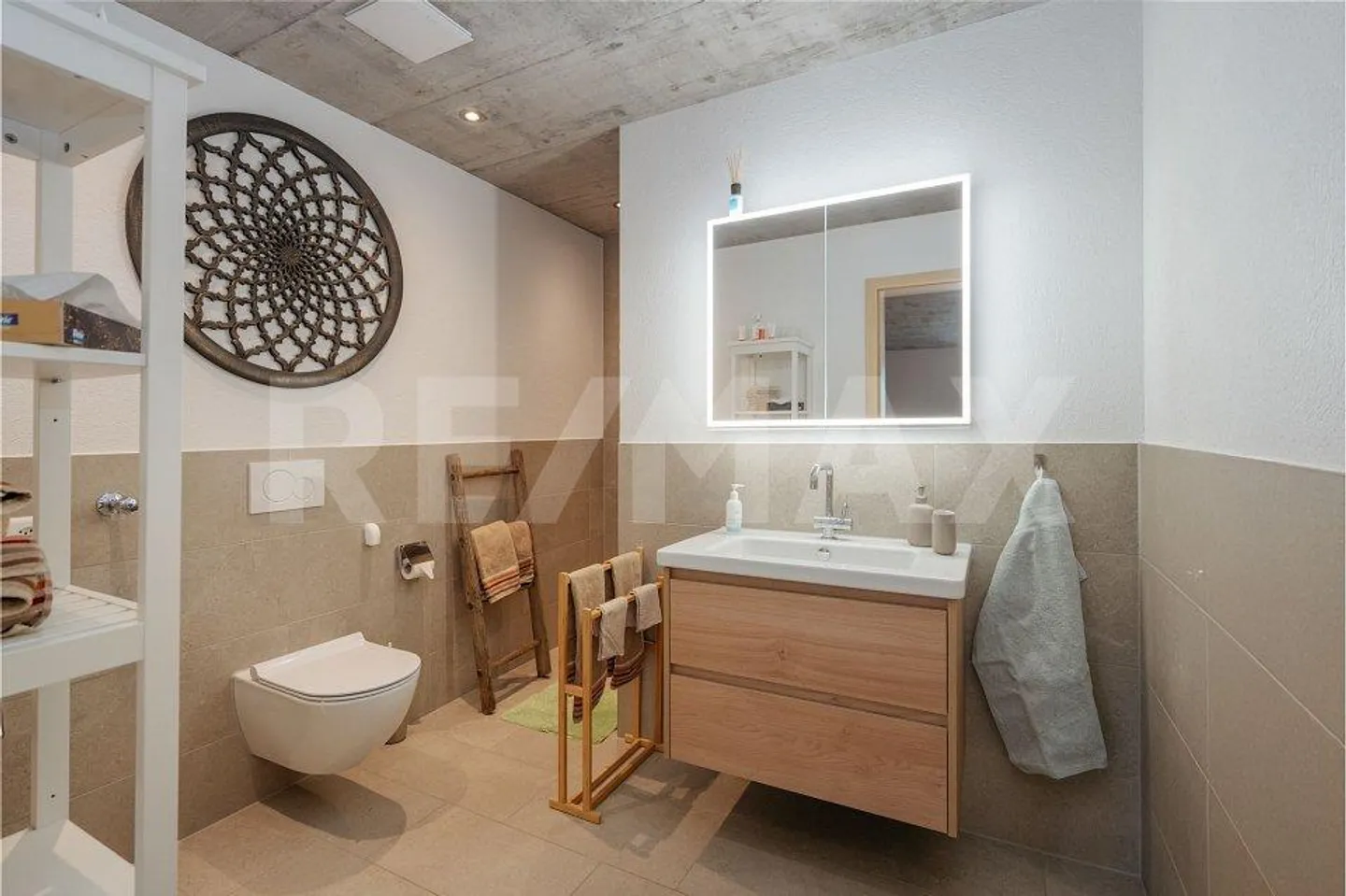 Chalet in legno tradizionale incontra l'architettura moderna - Foto 13 di 13