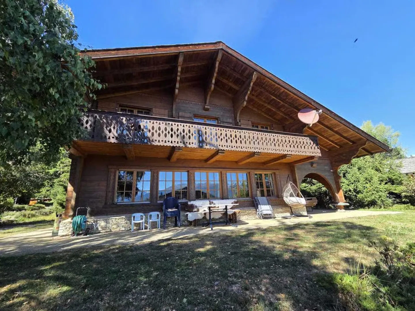 Furnished chalet for annual rent - lease takeover on 31.10.26 - Photo 1 of 10
