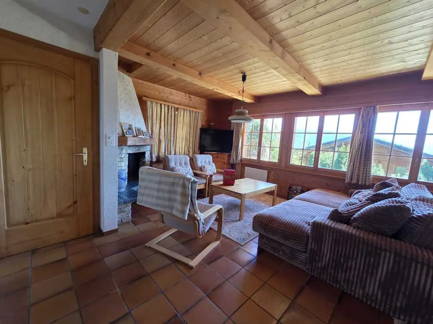 Furnished chalet for annual rent - lease takeover on 31.10.26 - Photo 4 of 10