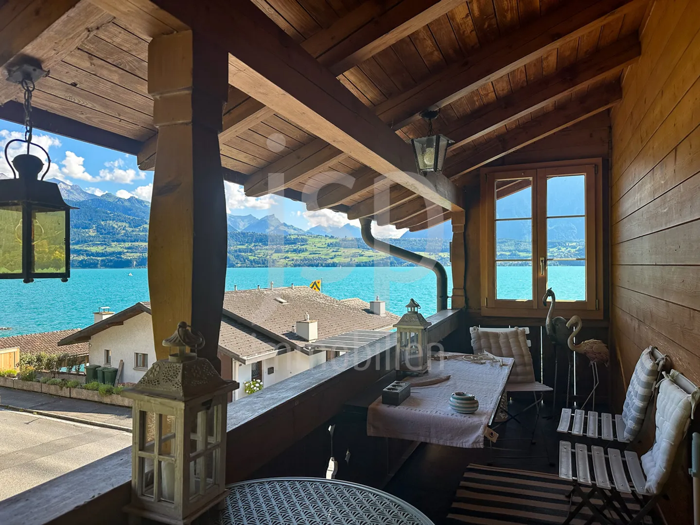 House with two apartments by the lake - Photo 5 of 13