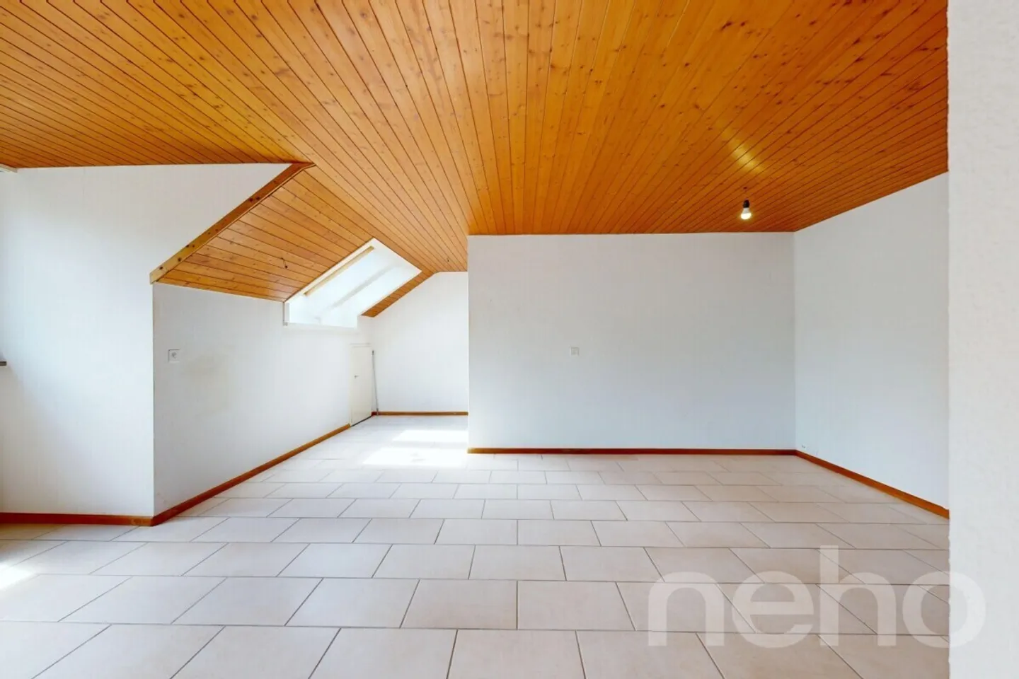 Bright and well-maintained 2.5-room apartment in an attractive location in Arlesheim - Photo 4 of 12