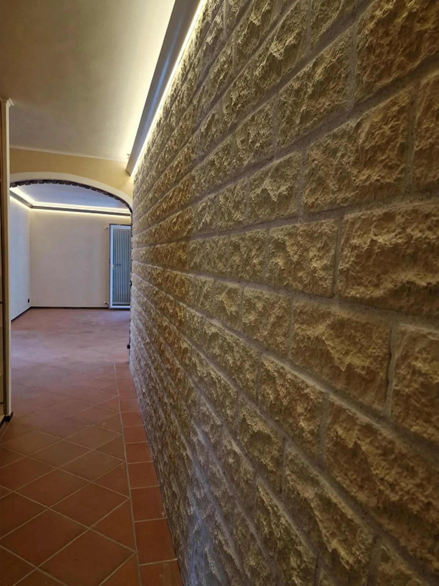 Attic Dream in Paradiso: New 3.5-Room Apartment with Panoramic View - Photo 15 of 30