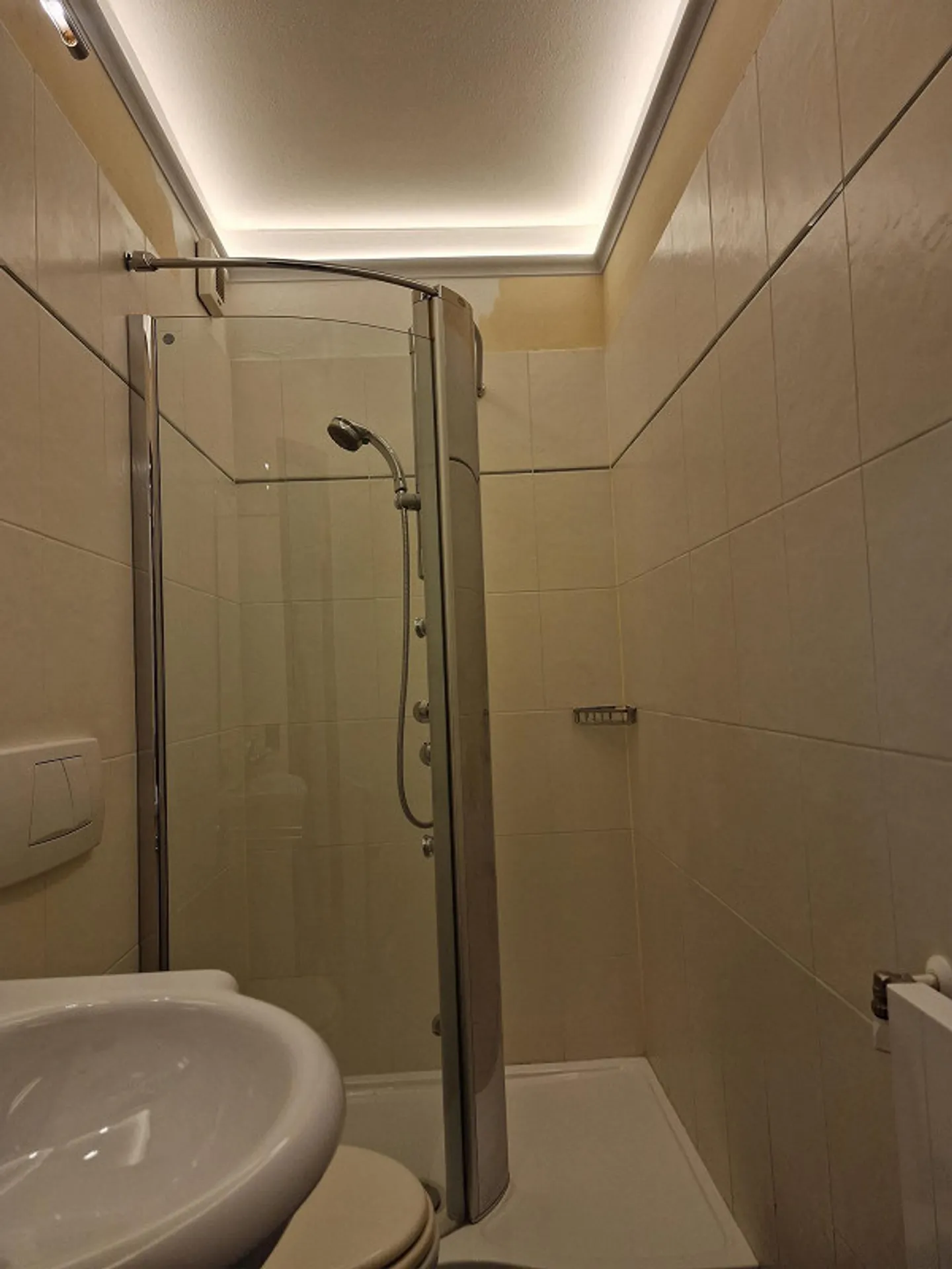 Attic Dream in Paradiso: New 3.5-Room Apartment with Panoramic View - Photo 19 of 30