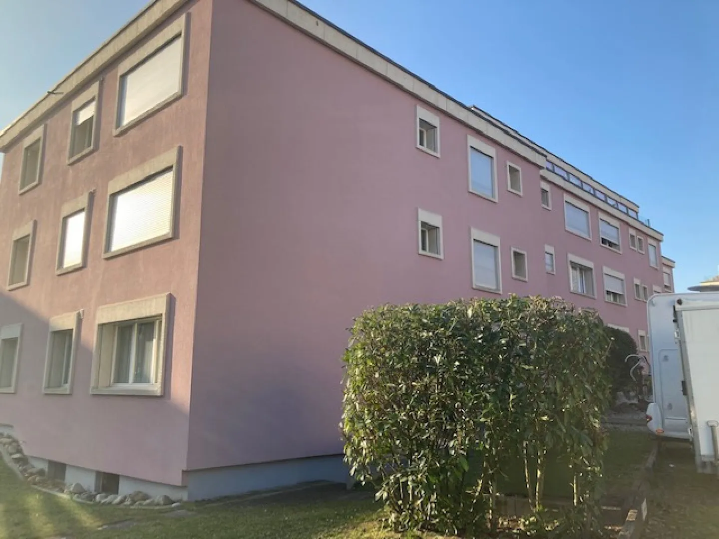 Shop for rent - Photo 1 of 3