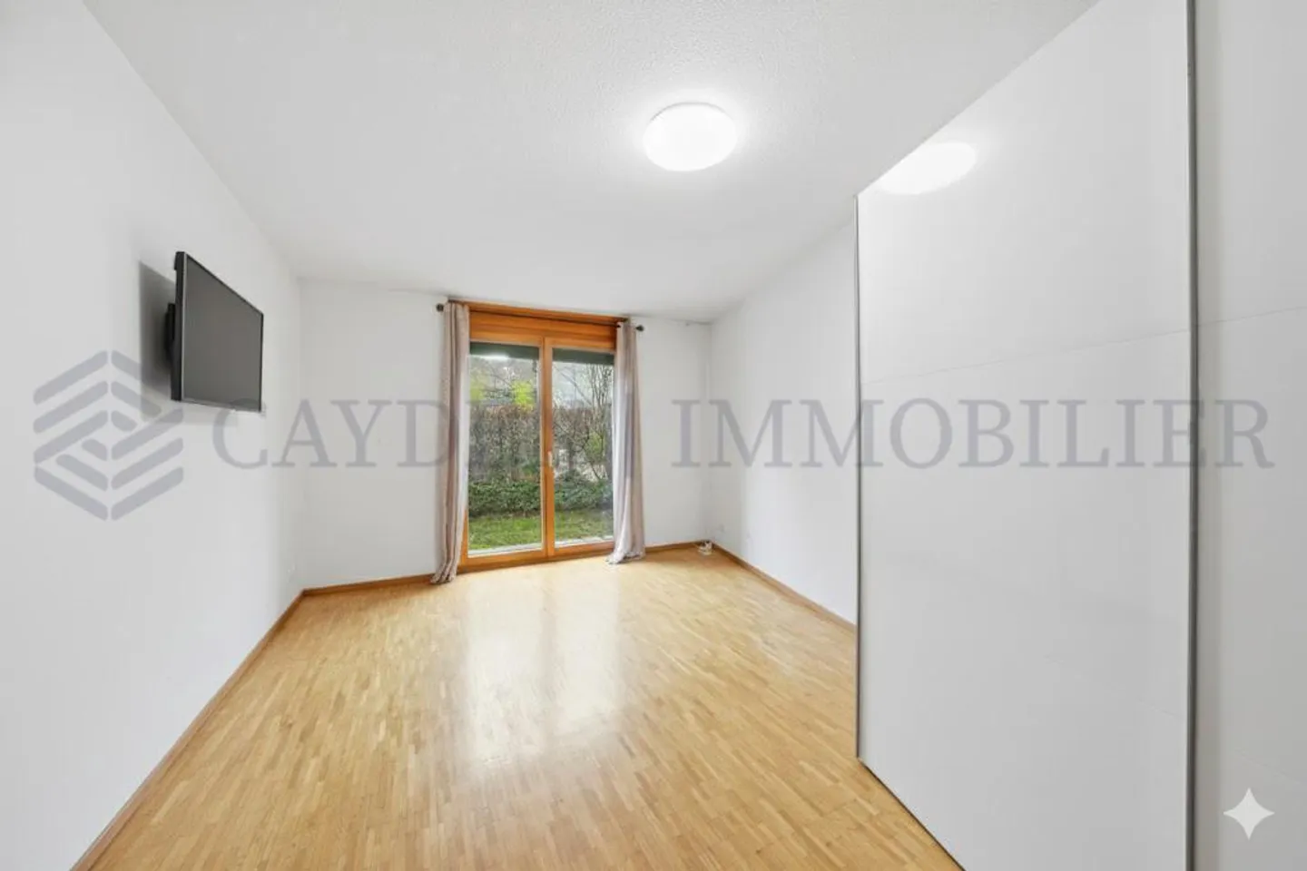 Stylish 7-Room Apartment with Terrace - Photo 10 of 13