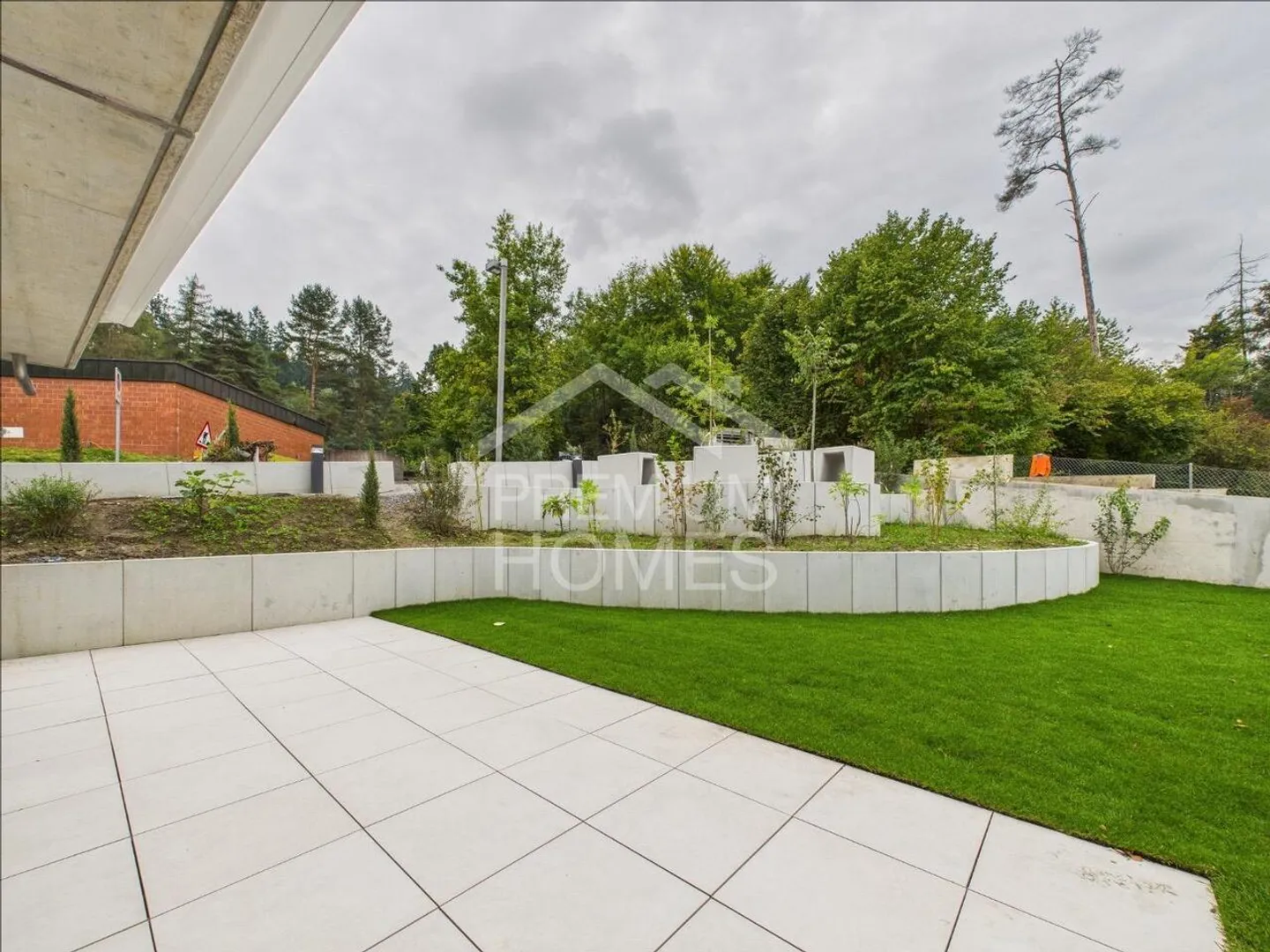 DREAM HOME WITH PRIVATE GREEN PARADISE - Photo 2 of 6