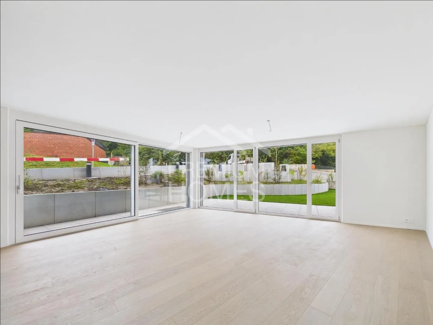 DREAM HOME WITH PRIVATE GREEN PARADISE - Photo 3 of 6