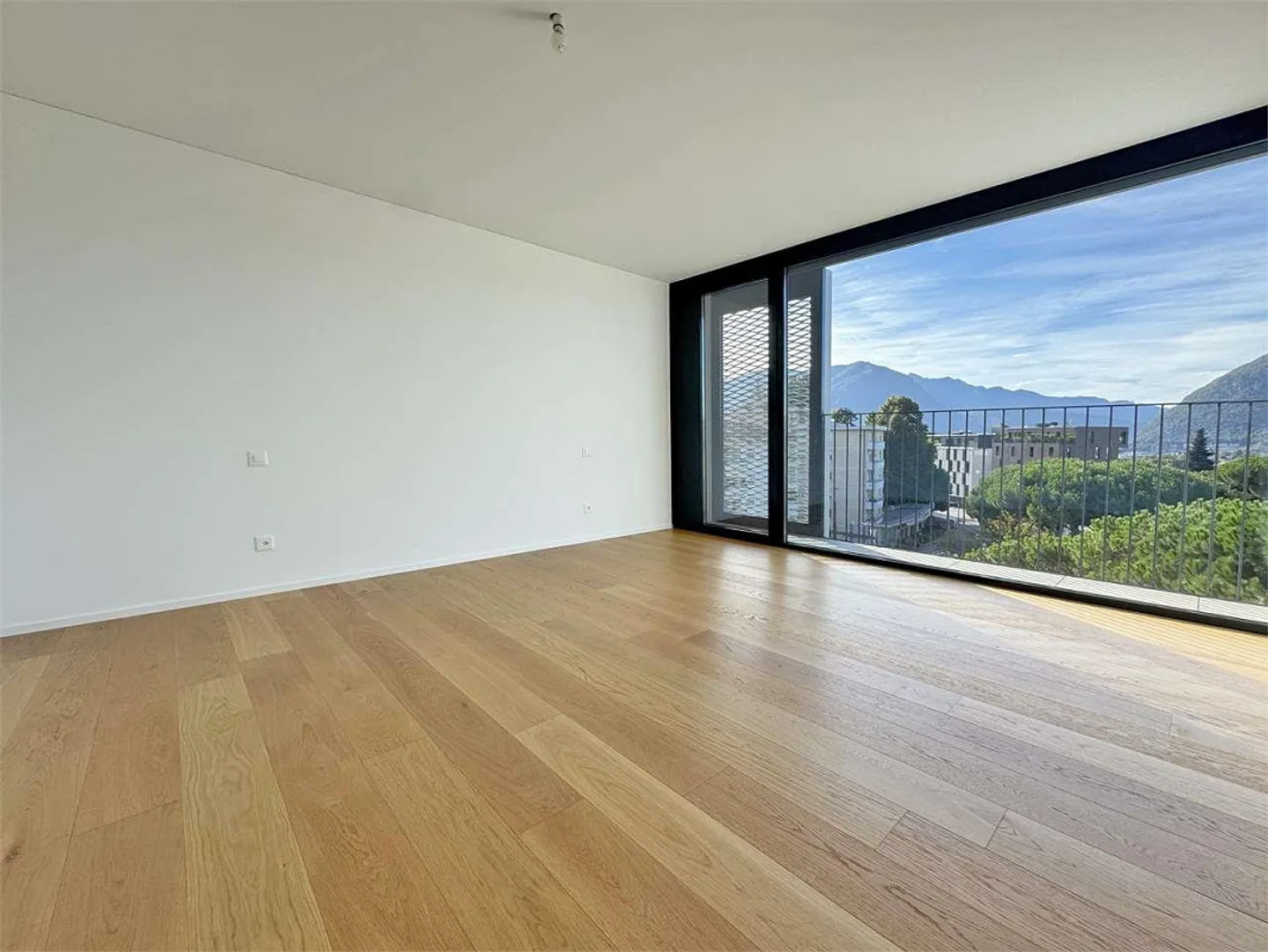 New spacious and bright penthouse in Massagno - Photo 5 of 11