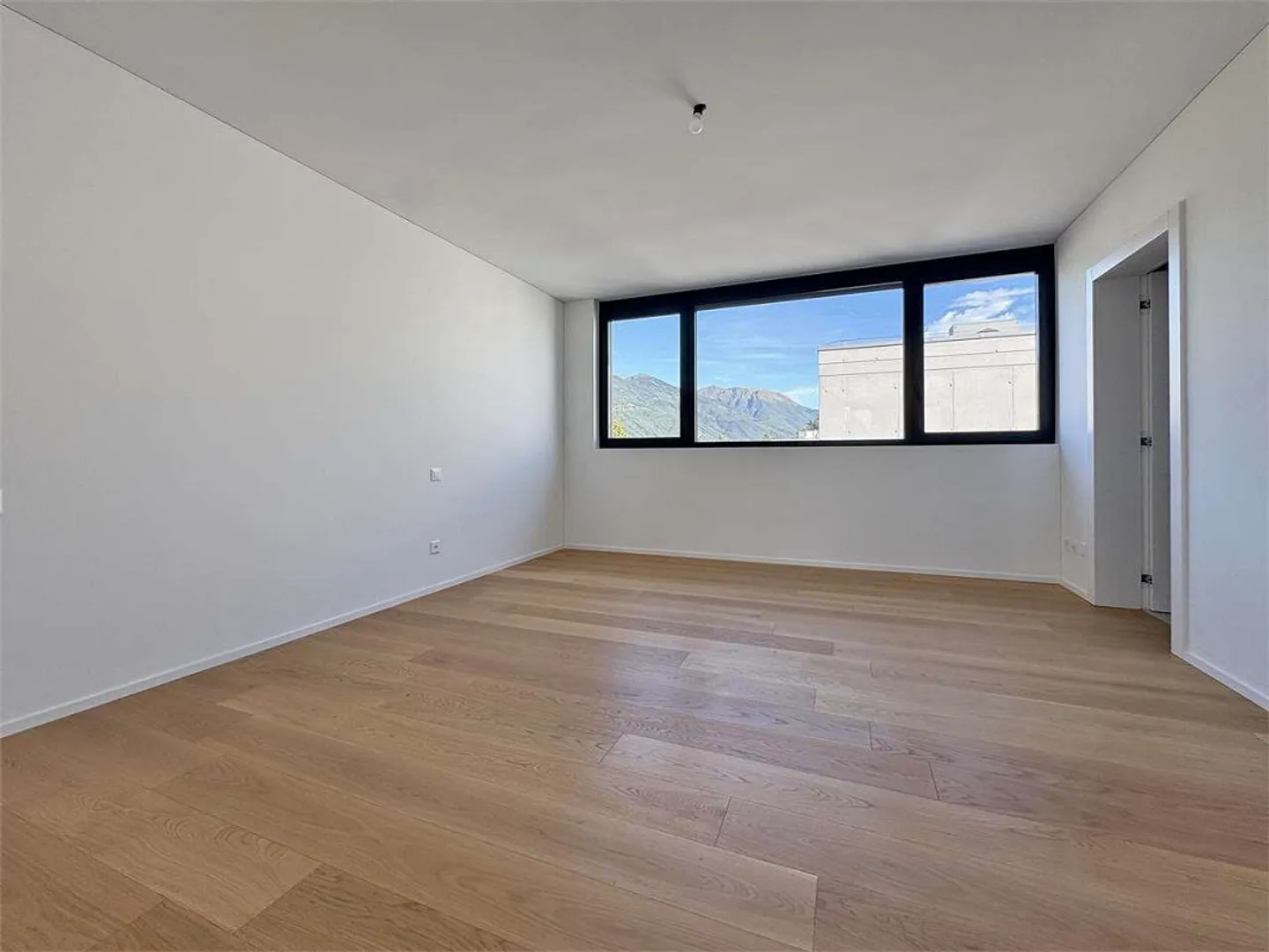New spacious and bright penthouse in Massagno - Photo 8 of 11