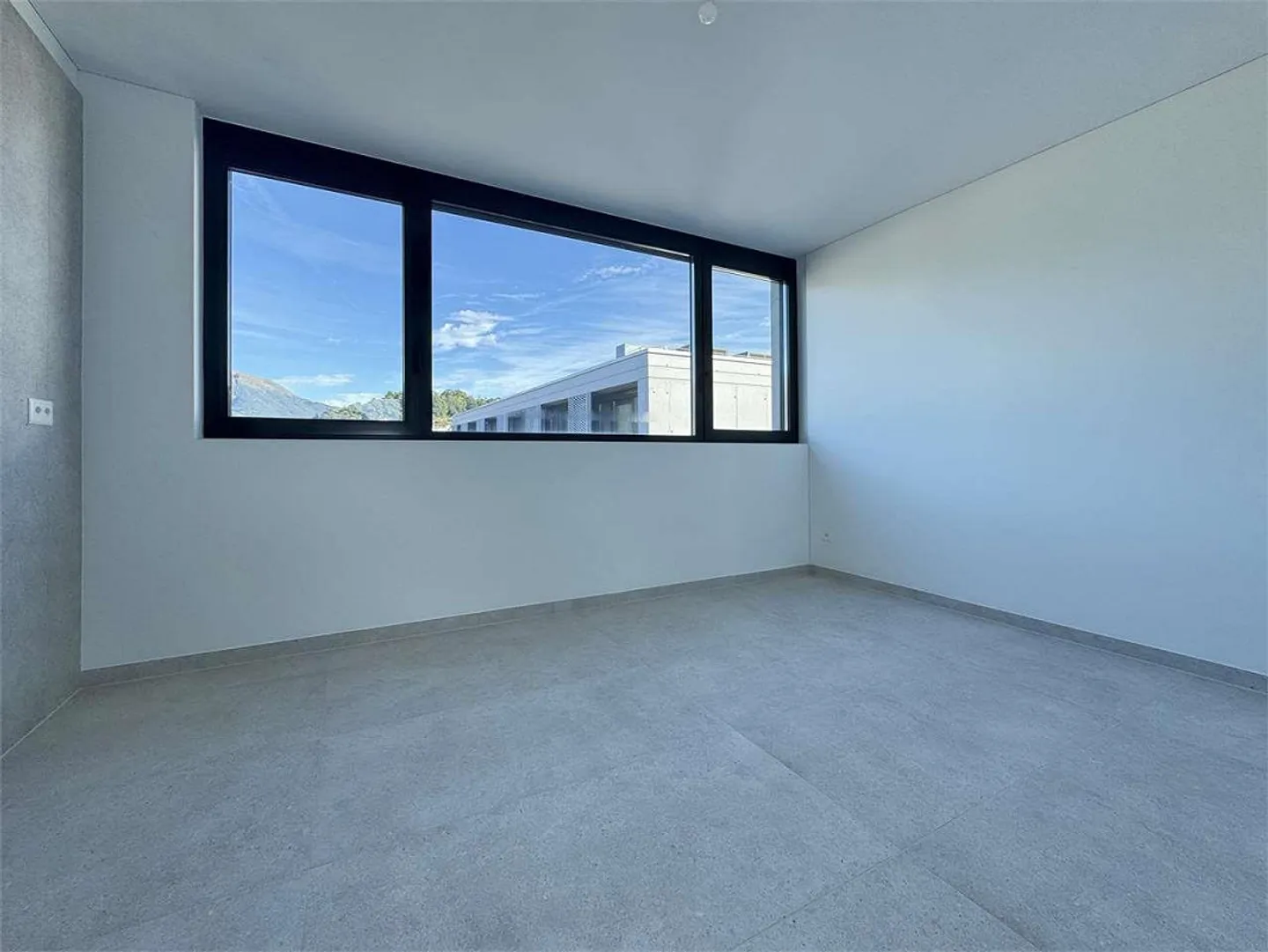 New spacious and bright penthouse in Massagno - Photo 9 of 11