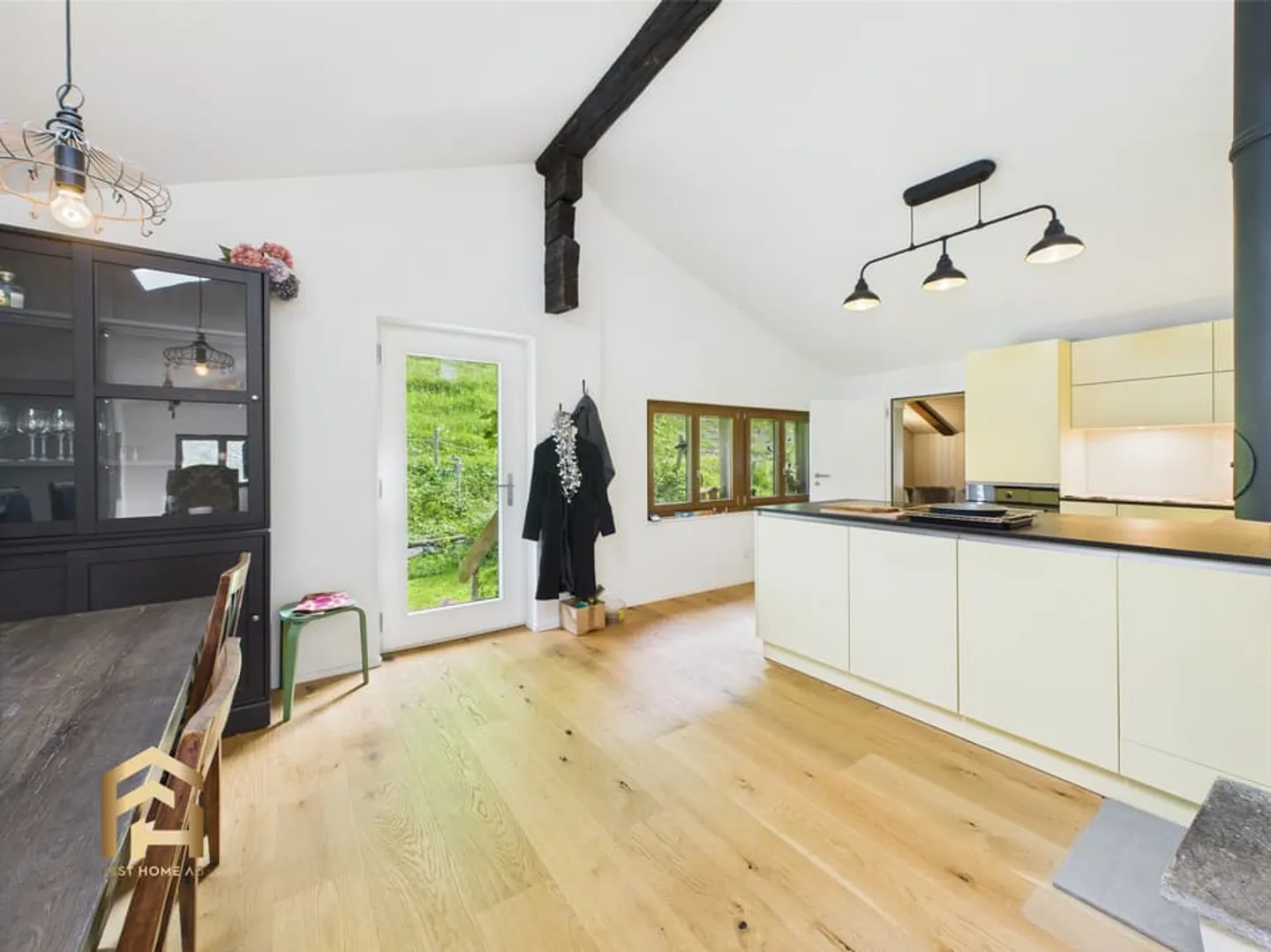 Casa unifamiliare ristrutturata con grande terreno sopra Visp - Foto 5 di 13