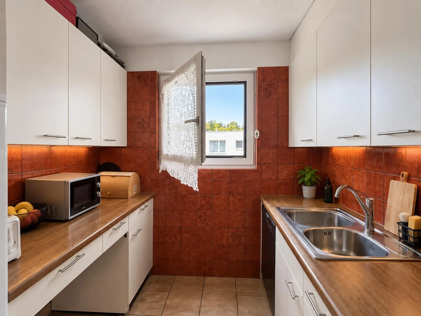 Spacious 5.5 rooms on the top floor with two balconies and unobstructed view - Photo 4 of 7